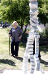 Amsterdam 20 mei 2025
Prinses Beatrix opent Art Zuid in Amsterdam zuid. Prinses Beatrix loopt met 2 wandelstokken .
