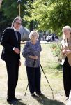 Amsterdam 20 mei 2025
Prinses Beatrix opent Art Zuid in Amsterdam zuid. Prinses Beatrix loopt met 2 wandelstokken .