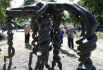 Amsterdam 20 mei 2025
Prinses Beatrix opent Art Zuid in Amsterdam zuid. Prinses Beatrix loopt met 2 wandelstokken .