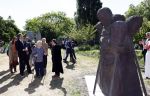 Amsterdam 20 mei 2025
Prinses Beatrix opent Art Zuid in Amsterdam zuid. Prinses Beatrix loopt met 2 wandelstokken .