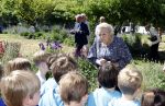 Amsterdam 20 mei 2025
Prinses Beatrix opent Art Zuid in Amsterdam zuid. Prinses Beatrix loopt met 2 wandelstokken .