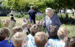 Amsterdam 20 mei 2025
Prinses Beatrix opent Art Zuid in Amsterdam zuid. Prinses Beatrix loopt met 2 wandelstokken .