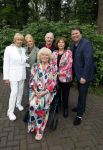 Renkum 21 april 2025
Ronnie Tober 80 jaar . Hij geeft feest in restaurant Campman in Renkum . Zijn partner Jan Jochems is natuurlijk aanwezig . Ronnie Tober Tineke de Nooij Conny Vink Therese Steinmetz Bart Peeters en Ria Valk