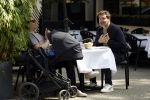 Amsterdam 21 mei 2025
Ruben Nicolai met een vriend op etrras bij de italiaan in Amsterdam zuid.