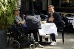 Amsterdam 21 mei 2025
Ruben Nicolai met een vriend op etrras bij de italiaan in Amsterdam zuid.