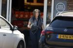 Nijmegen 10 mei 2025
Sieneke doet boodschappen .
