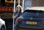 Nijmegen 10 mei 2025
Sieneke doet boodschappen .