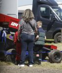 Maria Hoop 10 mei 2025
Sieneke met haar nieuwe vriend Barry Maessen en haar zoontje Dani bij autospeedway wedstrijden in Maria Hoop .