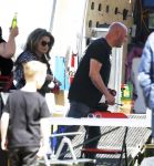 Maria Hoop 10 mei 2025
Sieneke met haar nieuwe vriend Barry Maessen en haar zoontje Dani bij autospeedway wedstrijden in Maria Hoop .