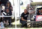 Maria Hoop 10 mei 2025
Sieneke met haar nieuwe vriend Barry Maessen en haar zoontje Dani bij autospeedway wedstrijden in Maria Hoop .