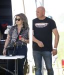 Maria Hoop 10 mei 2025
Sieneke met haar nieuwe vriend Barry Maessen en haar zoontje Dani bij autospeedway wedstrijden in Maria Hoop .