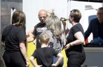 Maria Hoop 10 mei 2025
Sieneke met haar nieuwe vriend Barry Maessen en haar zoontje Dani bij autospeedway wedstrijden in Maria Hoop .
