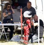 Maria Hoop 10 mei 2025
Sieneke met haar nieuwe vriend Barry Maessen en haar zoontje Dani bij autospeedway wedstrijden in Maria Hoop .