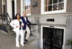 Amsterdam 4 mei 2025
Theo Hiddema met zijn vriendin Thana voor zijn huis / kantoor en haar schoonheidssalon in het centrum van Amsterdam.