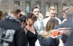 Zwolle 2 mei 2025
Vandaag is het afscheid van Jonnie Boer . er rijden 40 harley davidsons voor de kist van Jonnie Boer die op een zijspan staat.. Aanwezig zijn vrouw Therese Boer Dochter Isabelle en zoon Jimmie . Verder aanwezig Oos Kesbeke (met vrouw ) Rene Froger en Natasja Froger alsmede Astrid Joosten met haar man Rob Peters. Voor de Librije liggen heel veel bloemen