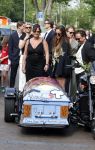 Zwolle 2 mei 2025
Vandaag is het afscheid van Jonnie Boer . er rijden 40 harley davidsons voor de kist van Jonnie Boer die op een zijspan staat.. Aanwezig zijn vrouw Therese Boer Dochter Isabelle en zoon Jimmie . Verder aanwezig Oos Kesbeke (met vrouw ) Rene Froger en Natasja Froger alsmede Astrid Joosten met haar man Rob Peters. Voor de Librije liggen heel veel bloemen