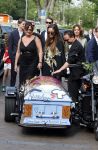 Zwolle 2 mei 2025
Vandaag is het afscheid van Jonnie Boer . er rijden 40 harley davidsons voor de kist van Jonnie Boer die op een zijspan staat.. Aanwezig zijn vrouw Therese Boer Dochter Isabelle en zoon Jimmie . Verder aanwezig Oos Kesbeke (met vrouw ) Rene Froger en Natasja Froger alsmede Astrid Joosten met haar man Rob Peters. Voor de Librije liggen heel veel bloemen