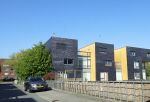 Almere 9 mei 2026
Ali B bij zijn huis een paar dagen na de uitspraak . Hij geniet lekker van het zonnetje