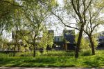 Almere 9 mei 2026
Ali B bij zijn huis een paar dagen na de uitspraak . Hij geniet lekker van het zonnetje