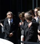 s Gravenzande 1 mei 2026
Begrafenis Jade Kops . Koningin Maxima heeft een mooi bloemstuk gestuurd . Ouders Bas Smit