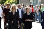 s Gravenzande 1 mei 2026
Begrafenis Jade Kops . Koningin Maxima heeft een mooi bloemstuk gestuurd . Claudia de Breij kwam met haar vader en moeder