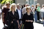 s Gravenzande 1 mei 2026
Begrafenis Jade Kops . Koningin Maxima heeft een mooi bloemstuk gestuurd . Claudia de Breij kwam met haar vader en moeder