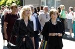 s Gravenzande 1 mei 2026
Begrafenis Jade Kops . Koningin Maxima heeft een mooi bloemstuk gestuurd . Claudia de Breij kwam met haar vader en moeder