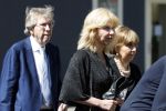 s Gravenzande 1 mei 2026
Begrafenis Jade Kops . Koningin Maxima heeft een mooi bloemstuk gestuurd . Claudia de Breij kwam met haar vader en moeder