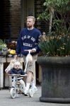Amsterdam 7 mei 2026
Davy Klaassen aan het winkelen met zijn dochtertje