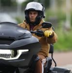 Amstelveen 11 mei 2026
Douwe Bob op zijn dikke Harley davidson