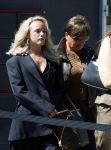 s Gravenzande 1 mei 2026
Begrafenis Jade Kops . Koningin Maxima heeft een mooi bloemstuk gestuurd . Emma Kok kwam met haar ouders en broer