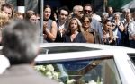 s Gravenzande 1 mei 2026
Begrafenis Jade Kops . Koningin Maxima heeft een mooi bloemstuk gestuurd . Emma Kok kwam met haar ouders en broer