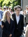 s Gravenzande 1 mei 2026
Begrafenis Jade Kops . Koningin Maxima heeft een mooi bloemstuk gestuurd . Emma Kok kwam met haar ouders en broer