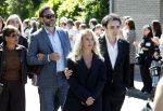 s Gravenzande 1 mei 2026
Begrafenis Jade Kops . Koningin Maxima heeft een mooi bloemstuk gestuurd . Emma Kok kwam met haar ouders en broer