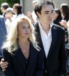 s Gravenzande 1 mei 2026
Begrafenis Jade Kops . Koningin Maxima heeft een mooi bloemstuk gestuurd . Emma Kok kwam met haar ouders en broer