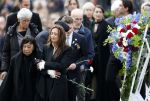 Amsterdam 4 mei 2026
Dodenherdenking 2026 op de dam met oa aanwezig Koning Willem Alexander en Koningin Maxima . Familie Klemann ( Monique en Suzanne)