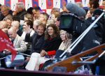 Amsterdam 5 mei 2026
5 mei Concert op de Amstel voor bevrijdingsdag . Koning Willem Alexander en Koningin Maxima zijn aanwezig .
Tineke Schouten en Splinter Chabot presenteren het . De artiesten die opterden zijn Roxeanne Hazes Acda en de Munnik Miss Envy Peru Edsilia Rombley Rolf Sanches en Fleur Raateland . Jamai Looman is dirigent . Frank Houben en vrouw