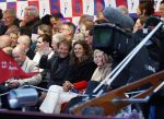 Amsterdam 5 mei 2026
5 mei Concert op de Amstel voor bevrijdingsdag . Koning Willem Alexander en Koningin Maxima zijn aanwezig .
Tineke Schouten en Splinter Chabot presenteren het . De artiesten die opterden zijn Roxeanne Hazes Acda en de Munnik Miss Envy Peru Edsilia Rombley Rolf Sanches en Fleur Raateland . Jamai Looman is dirigent . Frank Houben en vrouw