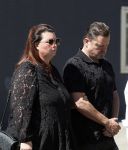 s Gravenzande 1 mei 2026
Begrafenis Jade Kops . Koningin Maxima heeft een mooi bloemstuk gestuurd . Frans Duijts met vrouw