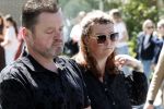 s Gravenzande 1 mei 2026
Begrafenis Jade Kops . Koningin Maxima heeft een mooi bloemstuk gestuurd . Frans Duijts met vrouw