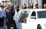 s Gravenzande 1 mei 2026
Begrafenis Jade Kops . Koningin Maxima heeft een mooi bloemstuk gestuurd . Ouders en familie Jade Kops
