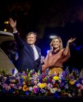 Amsterdam 5 mei 2026
5 mei Concert op de Amstel voor bevrijdingsdag . Koning Willem Alexander en Koningin Maxima zijn aanwezig .
Tineke Schouten en Splinter Chabot presenteren het . De artiesten die opterden zijn Roxeanne Hazes Acda en de Munnik Miss Envy Peru Edsilia Rombley Rolf Sanches en Fleur Raateland . Jamai Looman is dirigent .