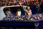 Amsterdam 5 mei 2026
5 mei Concert op de Amstel voor bevrijdingsdag . Koning Willem Alexander en Koningin Maxima zijn aanwezig .
Tineke Schouten en Splinter Chabot presenteren het . De artiesten die opterden zijn Roxeanne Hazes Acda en de Munnik Miss Envy Peru Edsilia Rombley Rolf Sanches en Fleur Raateland . Jamai Looman is dirigent .