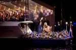 Amsterdam 5 mei 2026
5 mei Concert op de Amstel voor bevrijdingsdag . Koning Willem Alexander en Koningin Maxima zijn aanwezig .
Tineke Schouten en Splinter Chabot presenteren het . De artiesten die opterden zijn Roxeanne Hazes Acda en de Munnik Miss Envy Peru Edsilia Rombley Rolf Sanches en Fleur Raateland . Jamai Looman is dirigent .
