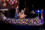 Amsterdam 5 mei 2026
5 mei Concert op de Amstel voor bevrijdingsdag . Koning Willem Alexander en Koningin Maxima zijn aanwezig .
Tineke Schouten en Splinter Chabot presenteren het . De artiesten die opterden zijn Roxeanne Hazes Acda en de Munnik Miss Envy Peru Edsilia Rombley Rolf Sanches en Fleur Raateland . Jamai Looman is dirigent .