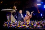 Amsterdam 5 mei 2026
5 mei Concert op de Amstel voor bevrijdingsdag . Koning Willem Alexander en Koningin Maxima zijn aanwezig .
Tineke Schouten en Splinter Chabot presenteren het . De artiesten die opterden zijn Roxeanne Hazes Acda en de Munnik Miss Envy Peru Edsilia Rombley Rolf Sanches en Fleur Raateland . Jamai Looman is dirigent .