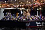 Amsterdam 5 mei 2026
5 mei Concert op de Amstel voor bevrijdingsdag . Koning Willem Alexander en Koningin Maxima zijn aanwezig .
Tineke Schouten en Splinter Chabot presenteren het . De artiesten die opterden zijn Roxeanne Hazes Acda en de Munnik Miss Envy Peru Edsilia Rombley Rolf Sanches en Fleur Raateland . Jamai Looman is dirigent .