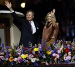 Amsterdam 5 mei 2026
5 mei Concert op de Amstel voor bevrijdingsdag . Koning Willem Alexander en Koningin Maxima zijn aanwezig .
Tineke Schouten en Splinter Chabot presenteren het . De artiesten die opterden zijn Roxeanne Hazes Acda en de Munnik Miss Envy Peru Edsilia Rombley Rolf Sanches en Fleur Raateland . Jamai Looman is dirigent .