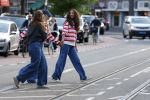 Amsterdam 7 mei 2026
Maria Tailor en haar dochter tijdens shoot op straat in Amsterdam zuid.