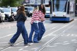 Amsterdam 7 mei 2026
Maria Tailor en haar dochter tijdens shoot op straat in Amsterdam zuid.